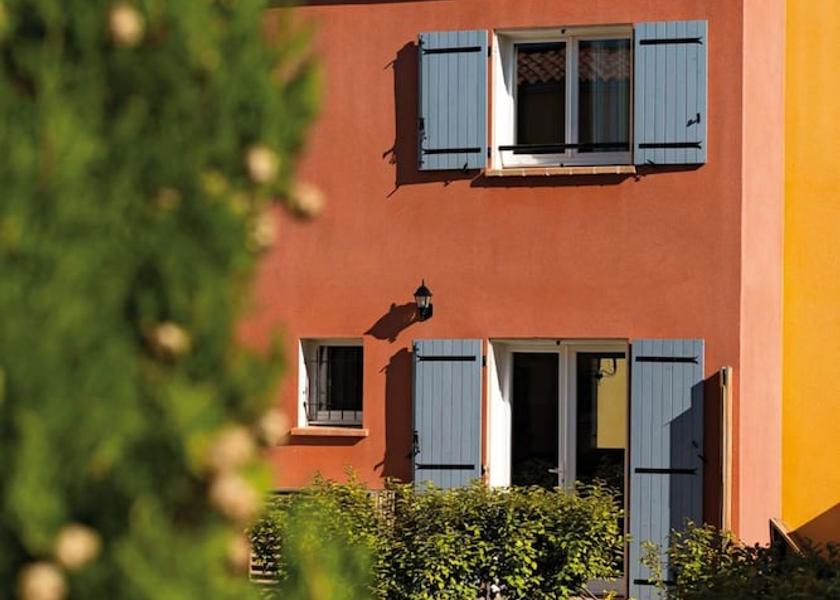 Provence - Alpes - Cote d'Azur L'Isle-sur-la-Sorgue Facade