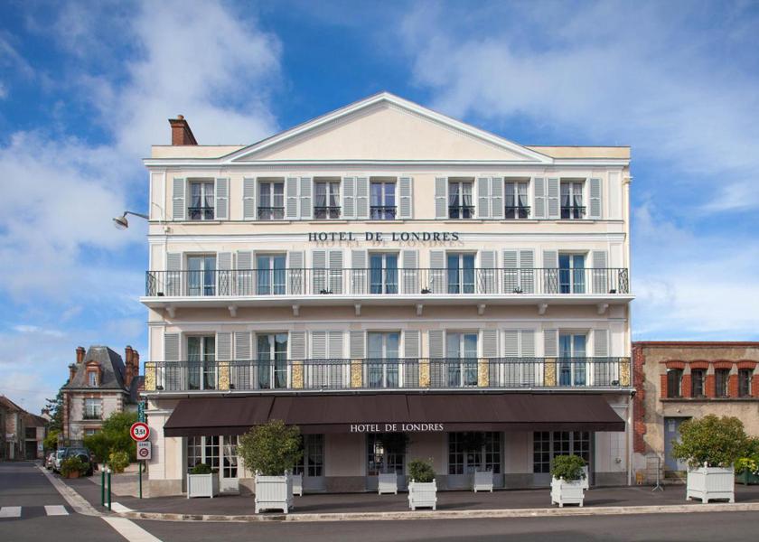 Île-de-France Fontainebleau Hotel Exterior