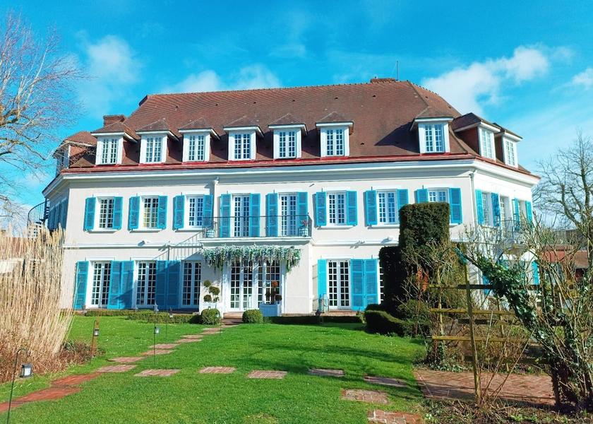 Hauts-de-France Montreuil-sur-Mer Front of property