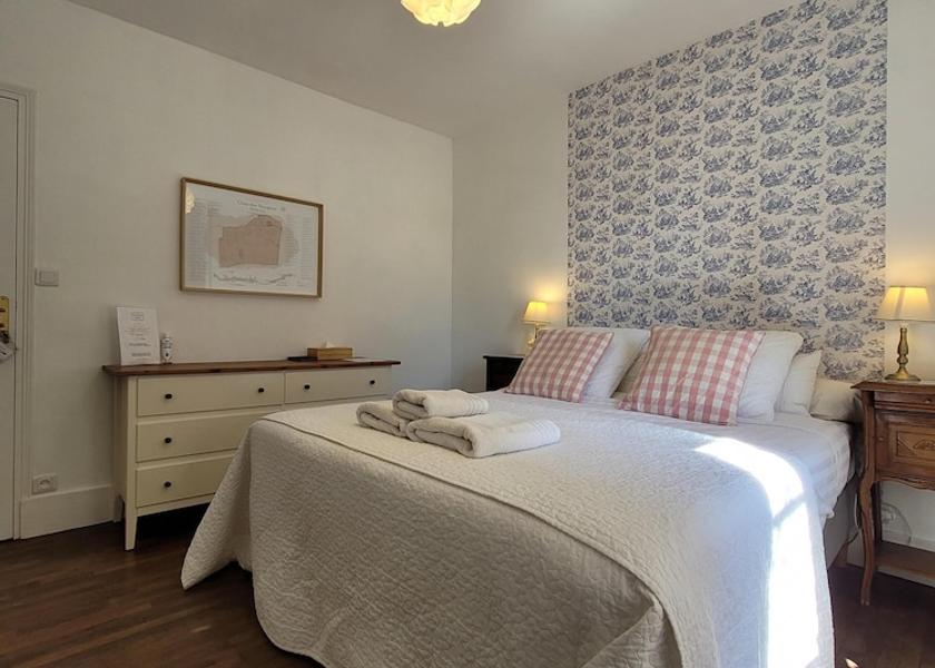 Bourgogne-Franche-Comte Aze Interior Entrance