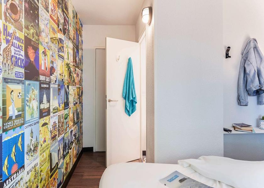 Auvergne-Rhone-Alpes Clermont-Ferrand Room