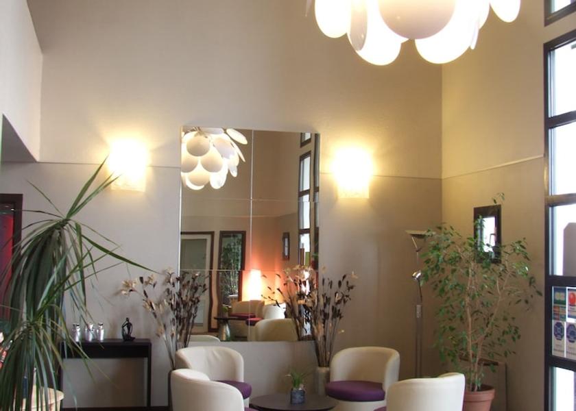 Grand Est Langres Lobby sitting area