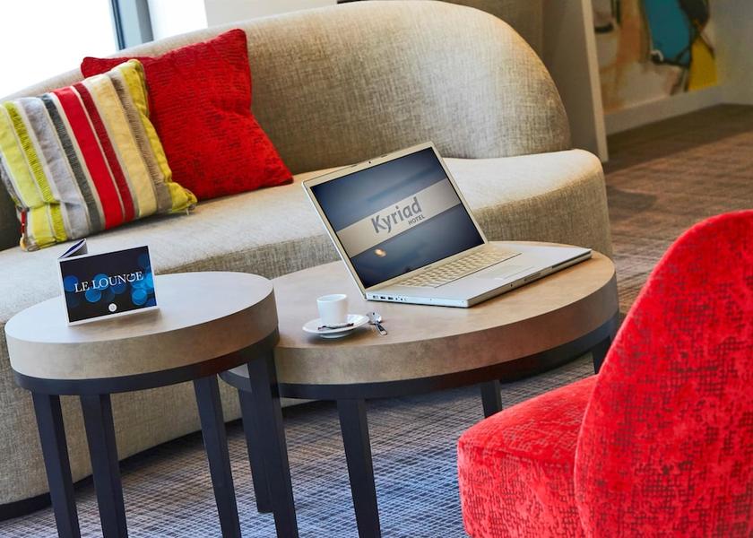 Grand Est Troyes Lobby
