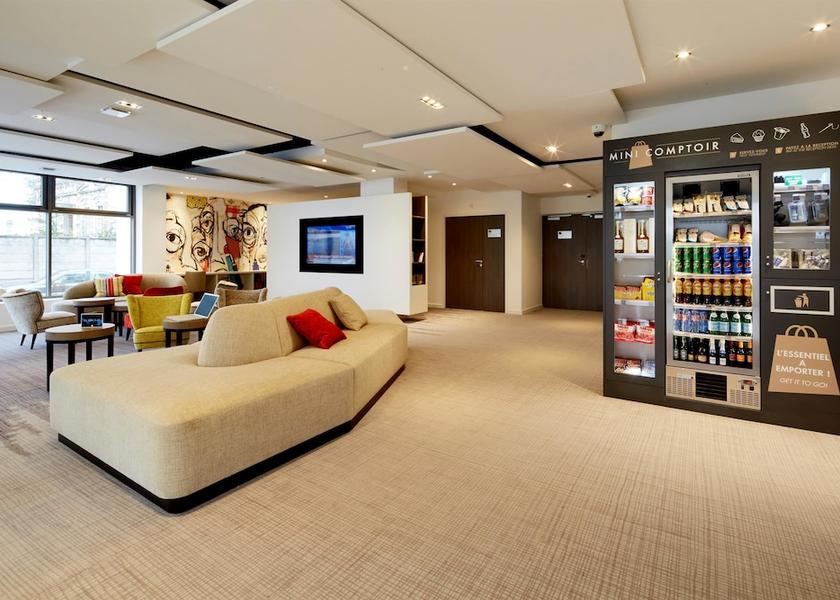 Grand Est Troyes Lobby