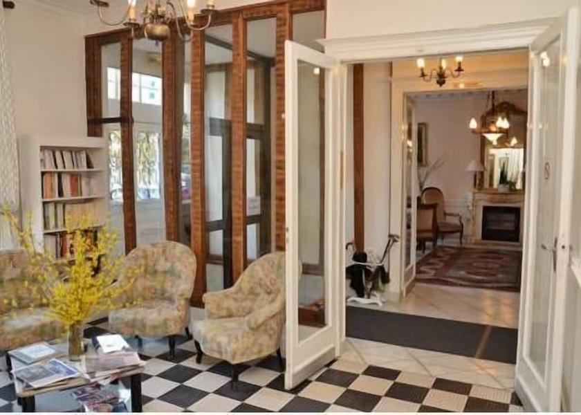 Grand Est Bourbonne-les-Bains Lobby sitting area