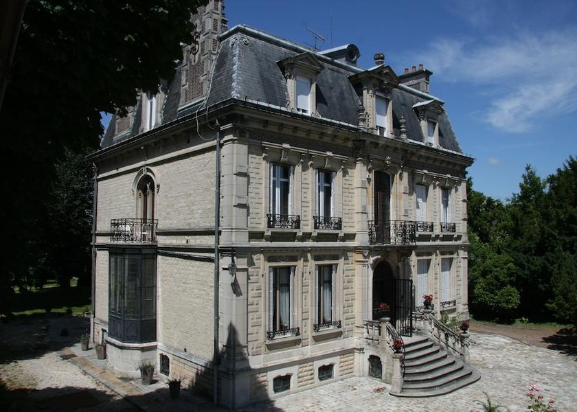 Grand Est Arcis-Sur-Aube Facade