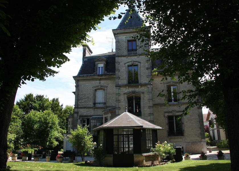 Grand Est Arcis-Sur-Aube Facade
