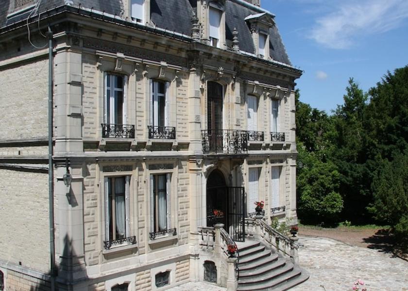 Grand Est Arcis-Sur-Aube Facade