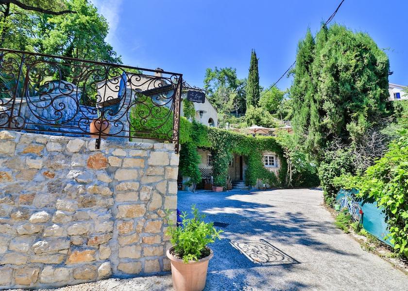 Provence - Alpes - Cote d'Azur Tourrettes-sur-Loup Property Grounds