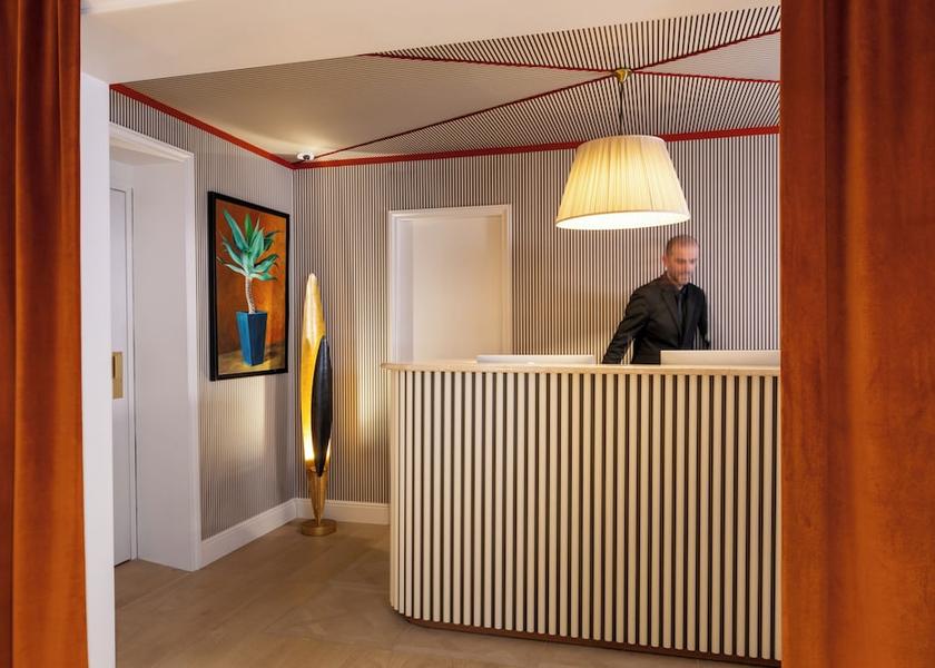 Île-de-France Paris Reception