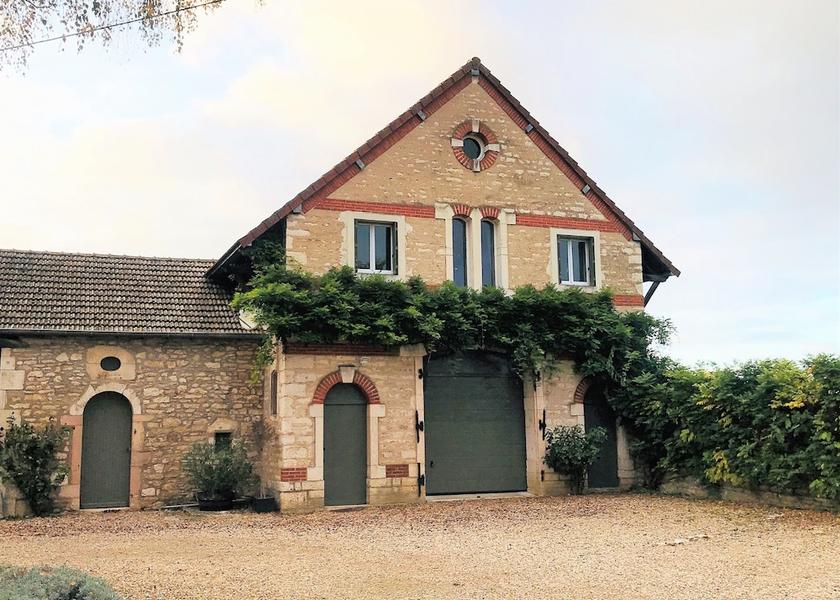 Bourgogne-Franche-Comte Fontaines Room