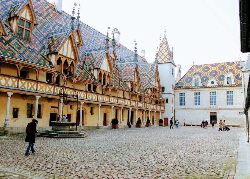 Bourgogne-Franche-Comte Fontaines Hiking
