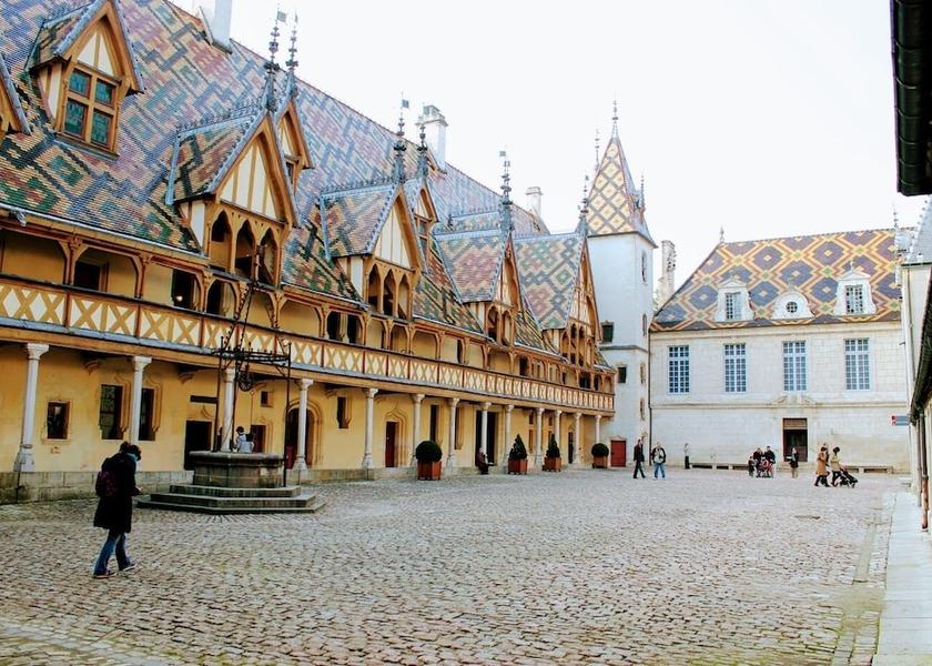 Bourgogne-Franche-Comté Fontaines Hiking