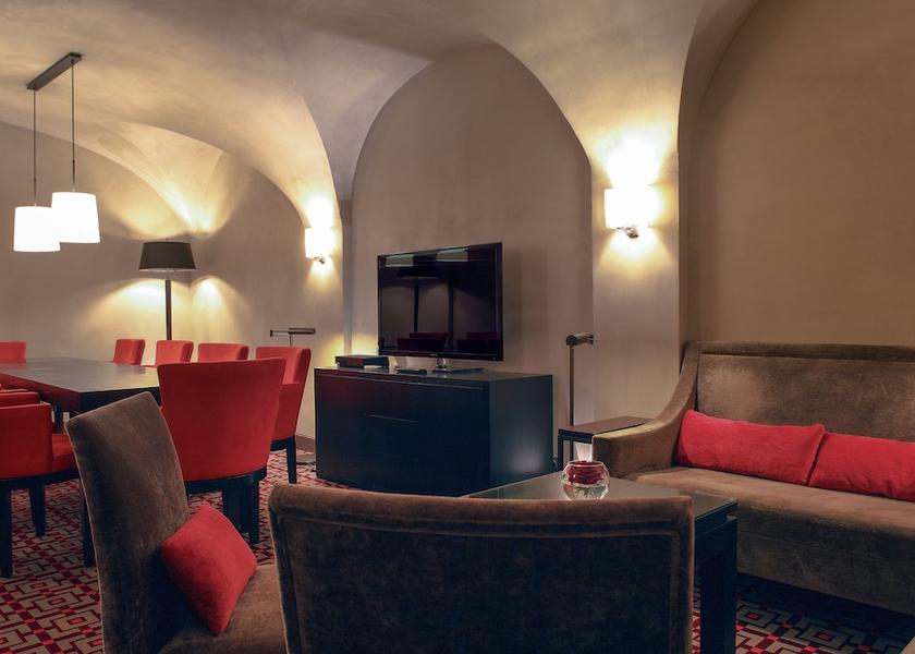 Ile-de-France Paris Meeting Room