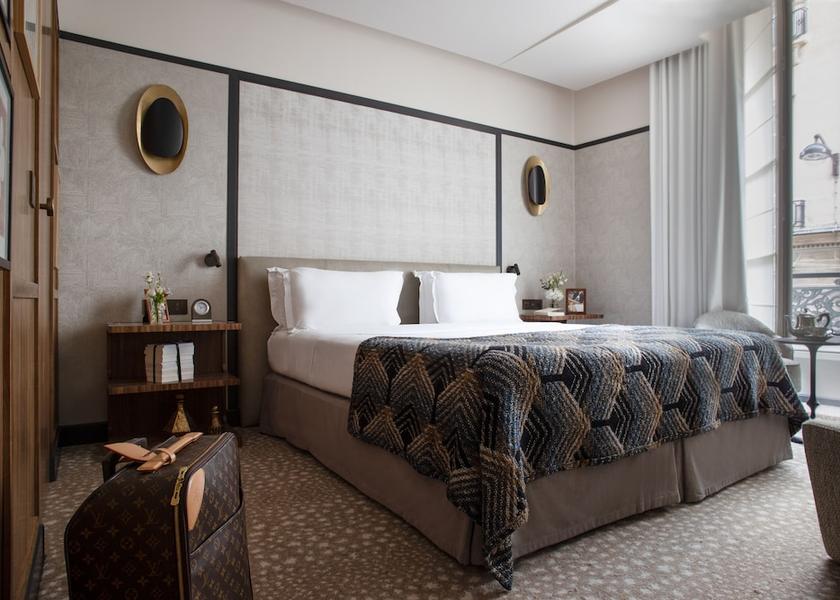 Ile-de-France Paris Room