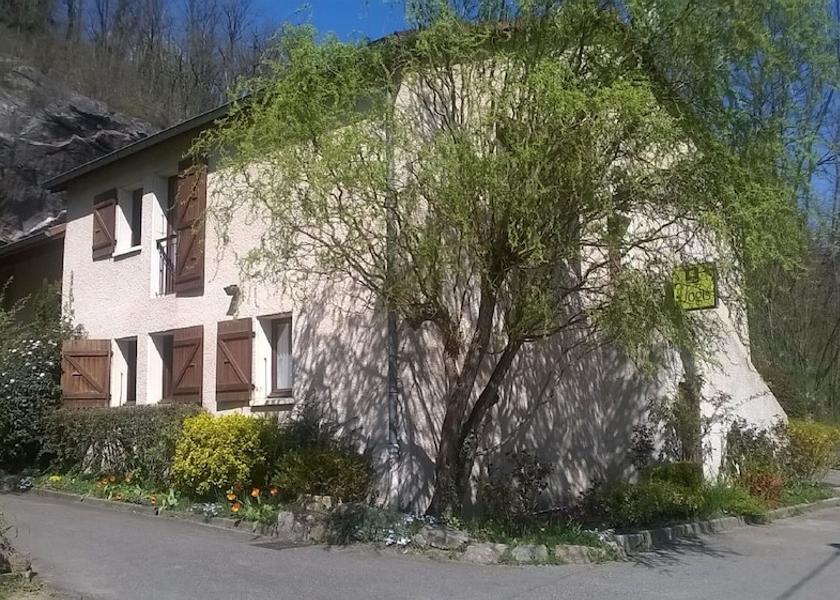 Auvergne-Rhône-Alpes Saint-Genis-les-Ollieres Primary image