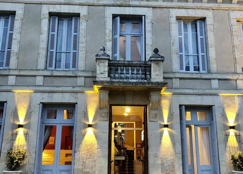 Nouvelle-Aquitaine Monpazier Facade