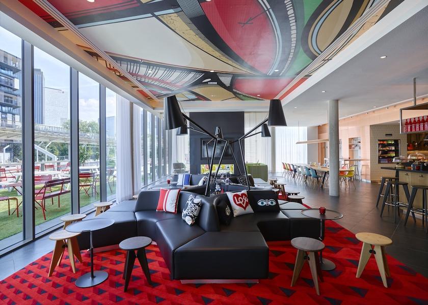 Île-de-France Nanterre Lobby sitting area