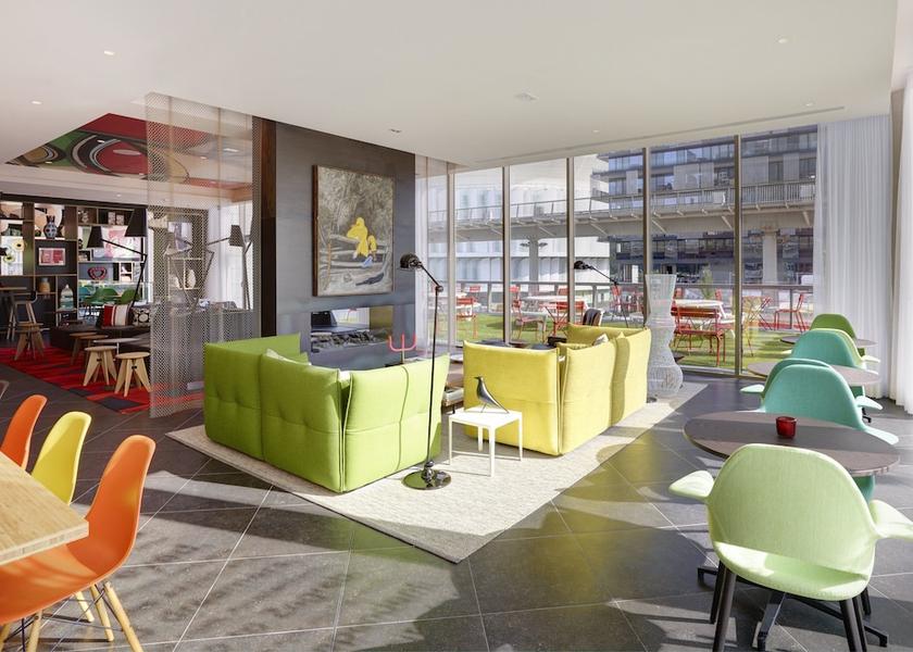 Île-de-France Nanterre Lobby sitting area