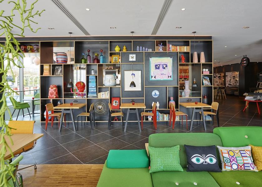 Île-de-France Nanterre Lobby sitting area