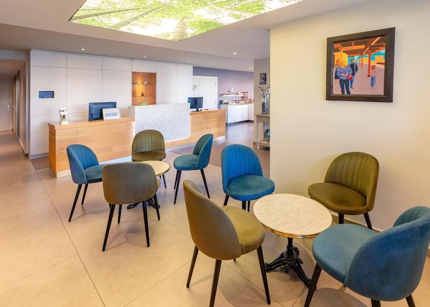 Brittany Chantepie Lobby