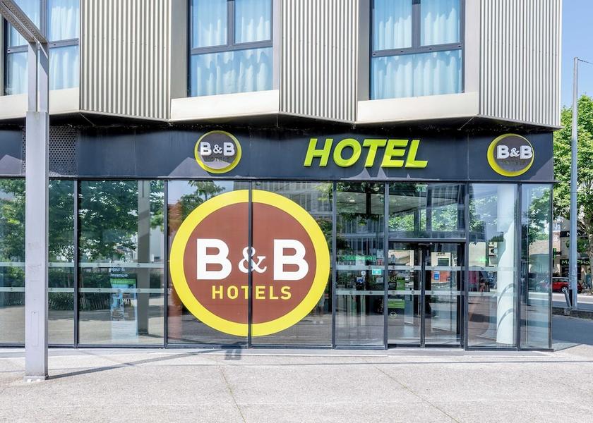 Nouvelle-Aquitaine Begles Property entrance