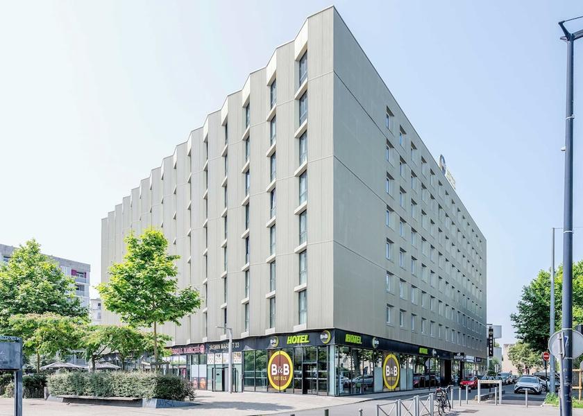 Nouvelle-Aquitaine Begles Front of property