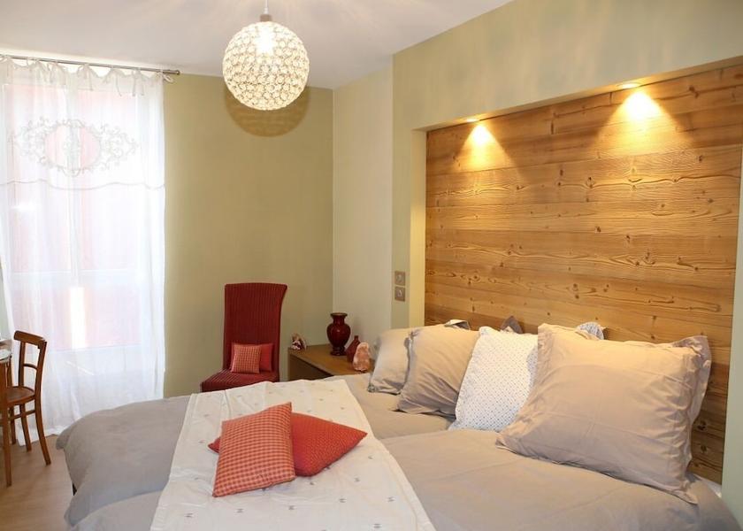 Auvergne-Rhone-Alpes Saint-Laurent-De-Chamousset Room
