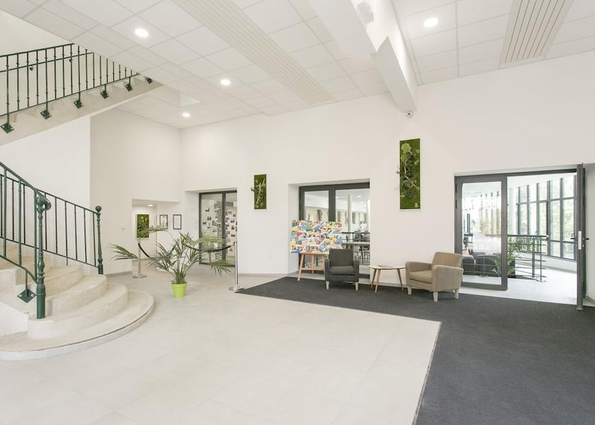 Grand Est Troyes Lobby
