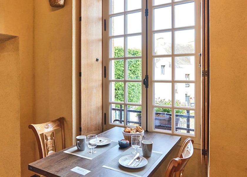 Brittany La Roche-Bernard Breakfast Area