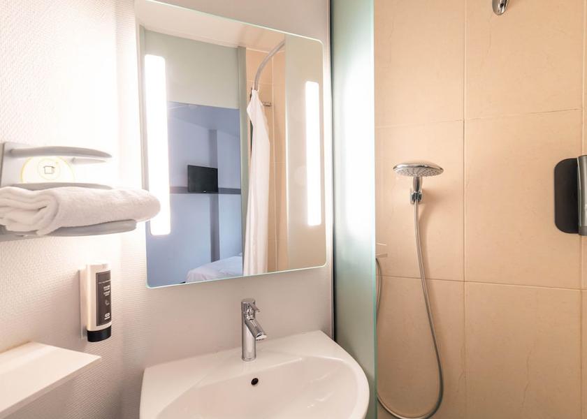 Nouvelle-Aquitaine Limoges Bathroom