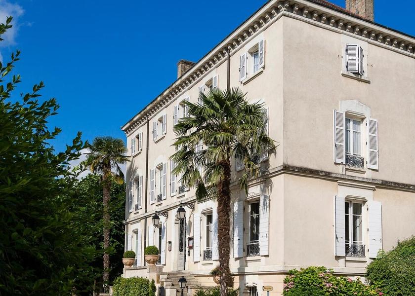 Auvergne-Rhone-Alpes Chonas-l'Amballan Exterior Detail