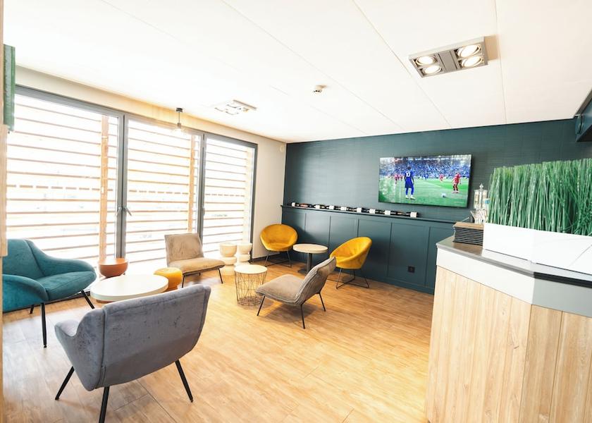 Grand Est Bezannes Bar (on property)