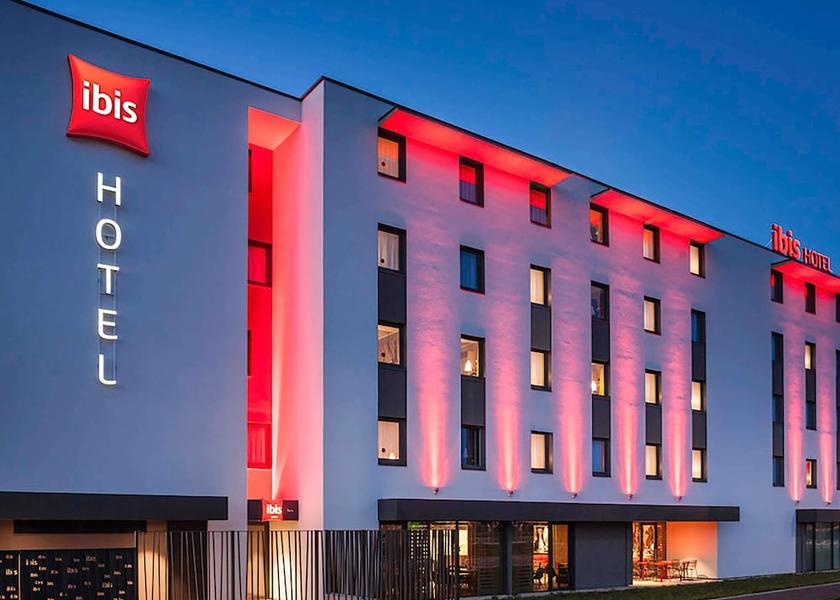 Bourgogne-Franche-Comte Sens Exterior Detail