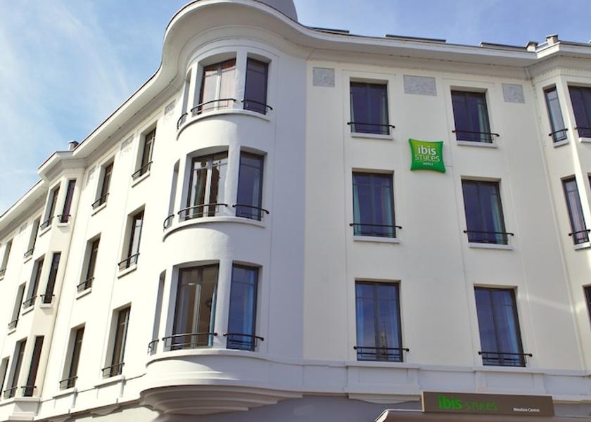 Auvergne-Rhone-Alpes Moulins Facade