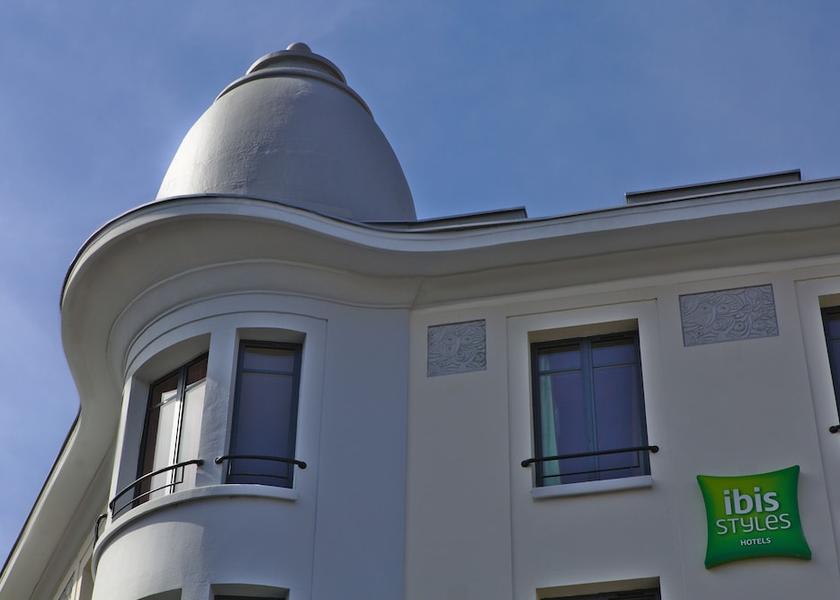 Auvergne-Rhone-Alpes Moulins Facade
