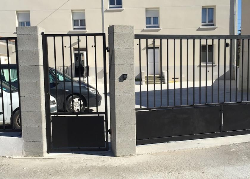 Auvergne-Rhone-Alpes Roussillon-en-Isere Facade