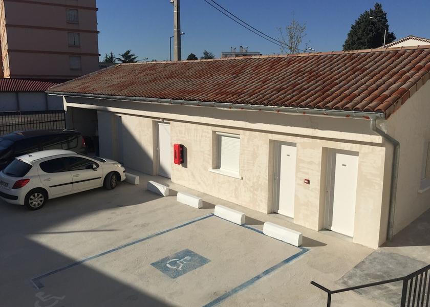 Auvergne-Rhone-Alpes Roussillon-en-Isere Parking