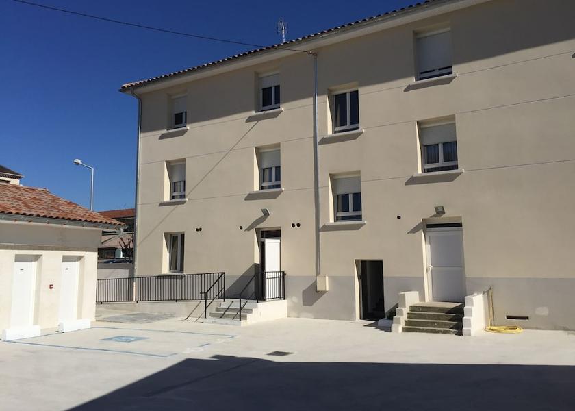 Auvergne-Rhone-Alpes Roussillon-en-Isere Facade