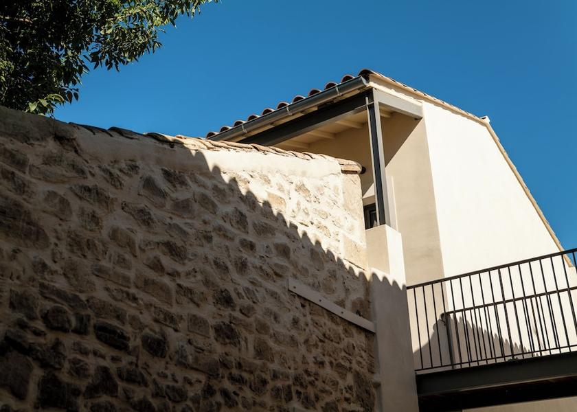 Provence-Alpes-Côte d'Azur Fontvieille Front of property