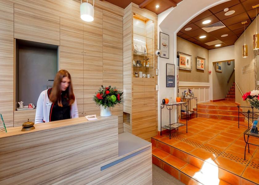 Provence - Alpes - Cote d'Azur Avignon Lobby