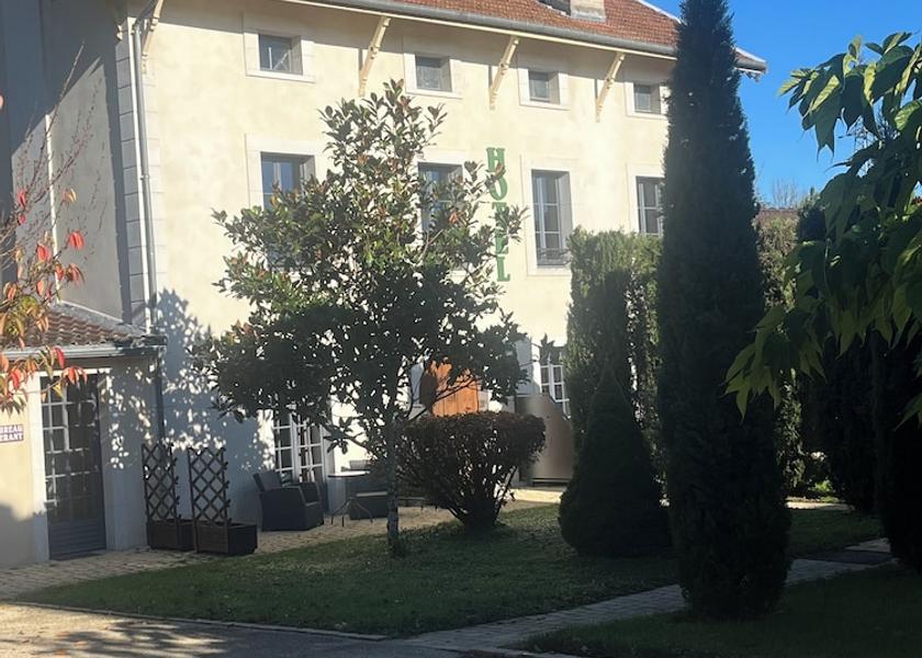 Grand Est Joinville Front of property