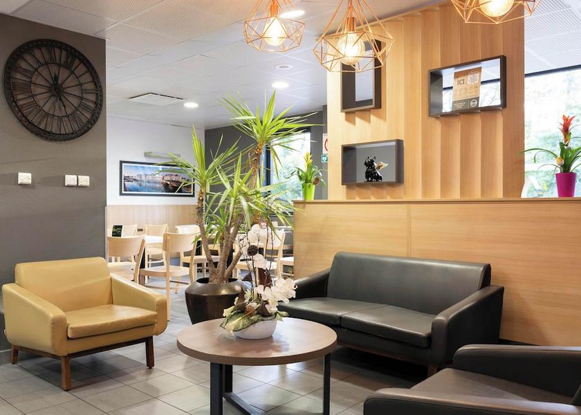 Nouvelle-Aquitaine Tarnos Lobby sitting area
