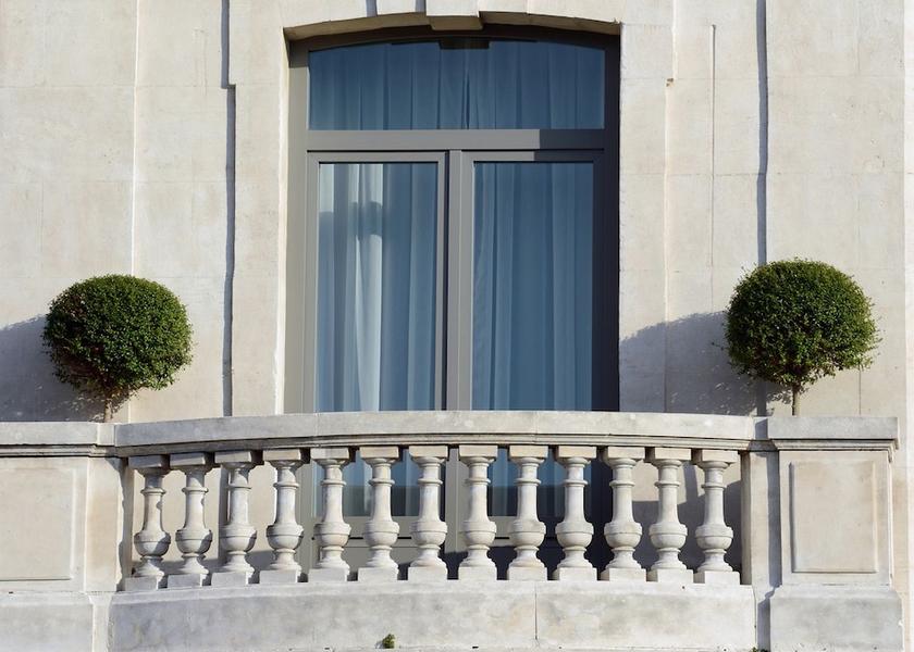 Provence - Alpes - Cote d'Azur L'Isle-sur-la-Sorgue Exterior Detail