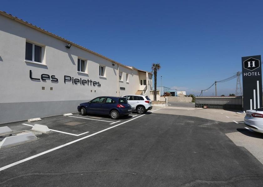 Provence-Alpes-Côte d'Azur Le Rove Parking