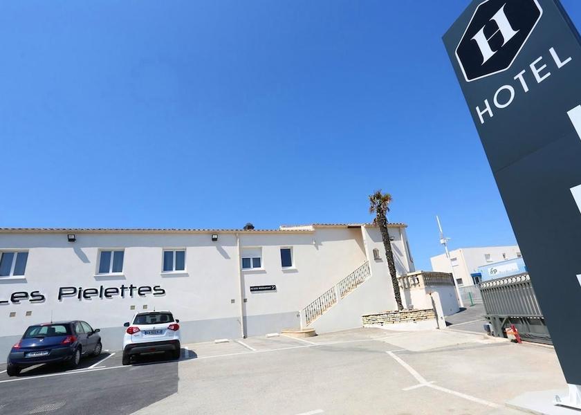 Provence-Alpes-Côte d'Azur Le Rove Parking