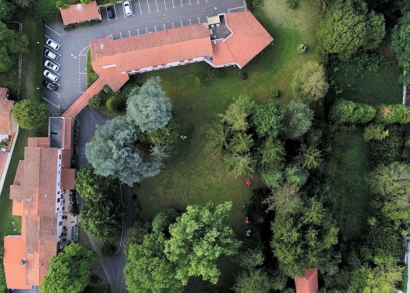 Auvergne-Rhone-Alpes Thiers Parking