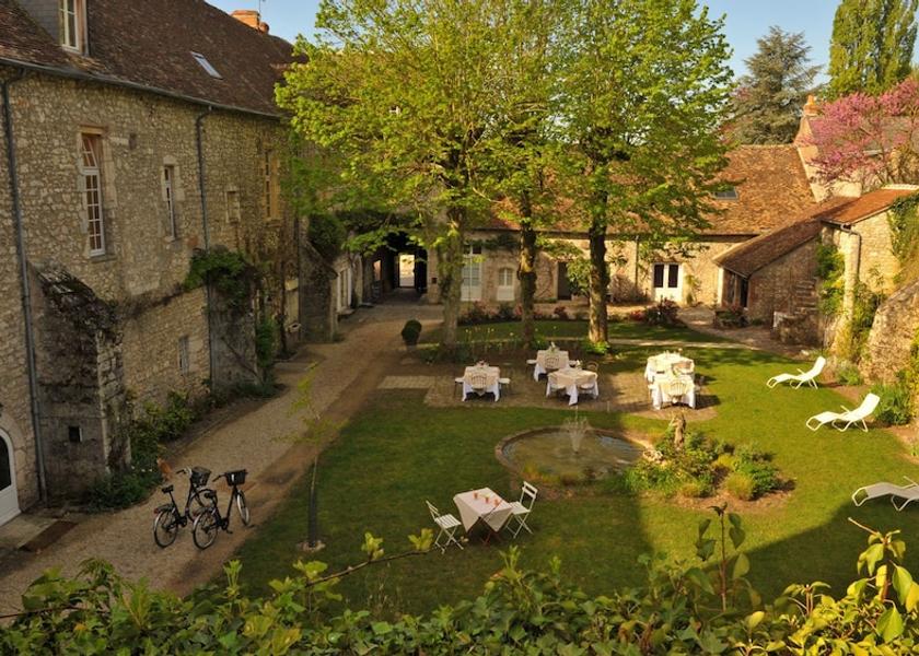 Centre - Loire Valley Meung-sur-Loire Courtyard