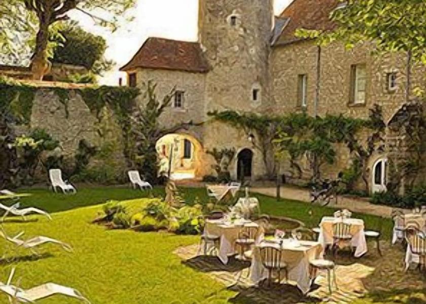 Centre-Loire Valley Meung-sur-Loire Courtyard