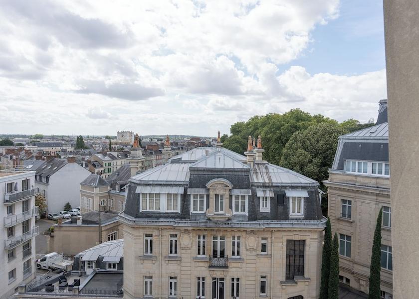 Pays de la Loire Le Mans Exterior Detail